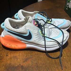 Women’s Nike tennis’s shoes